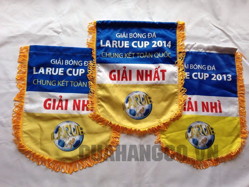 cờ lưu niệm bóng đá