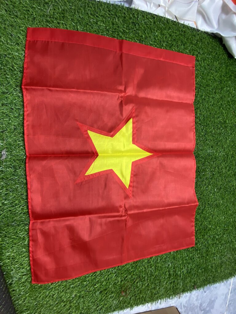 Đặc điểm của cờ Tổ Quốc do Cờ Sao may